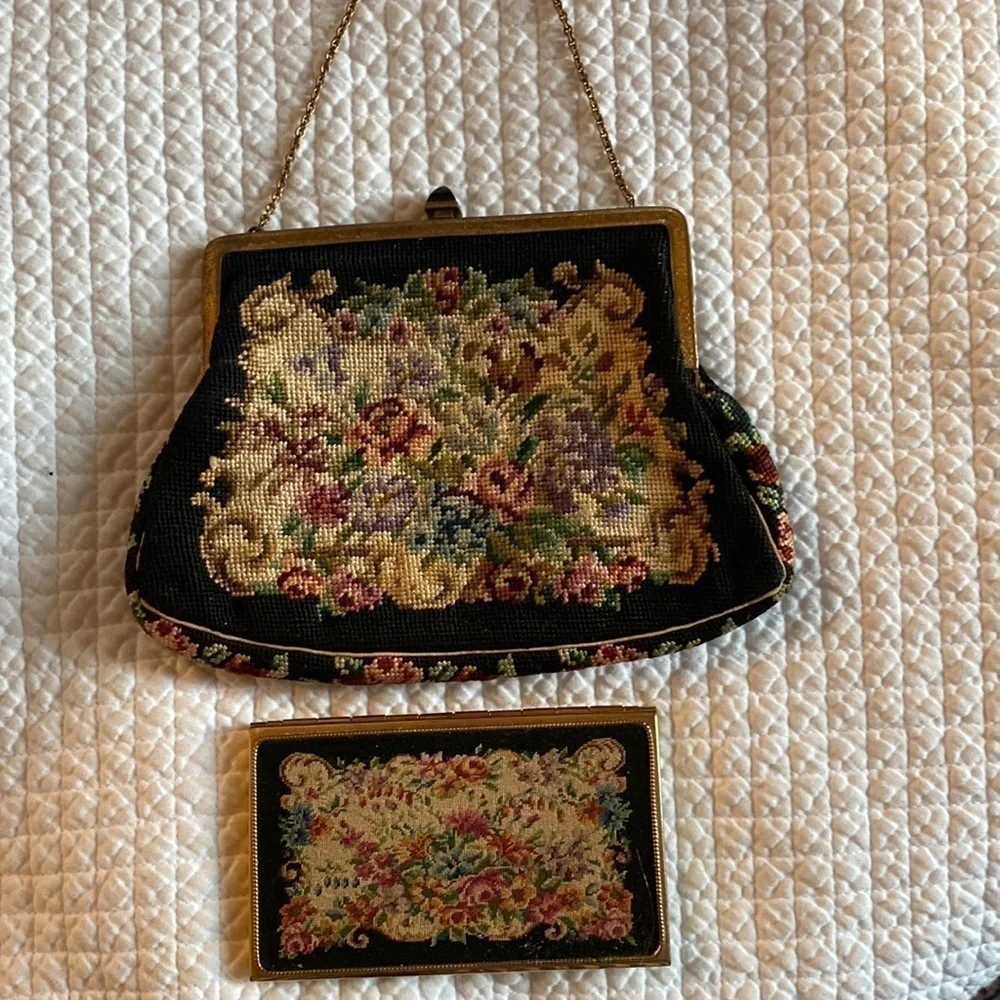 Antique petite pointe purse & case